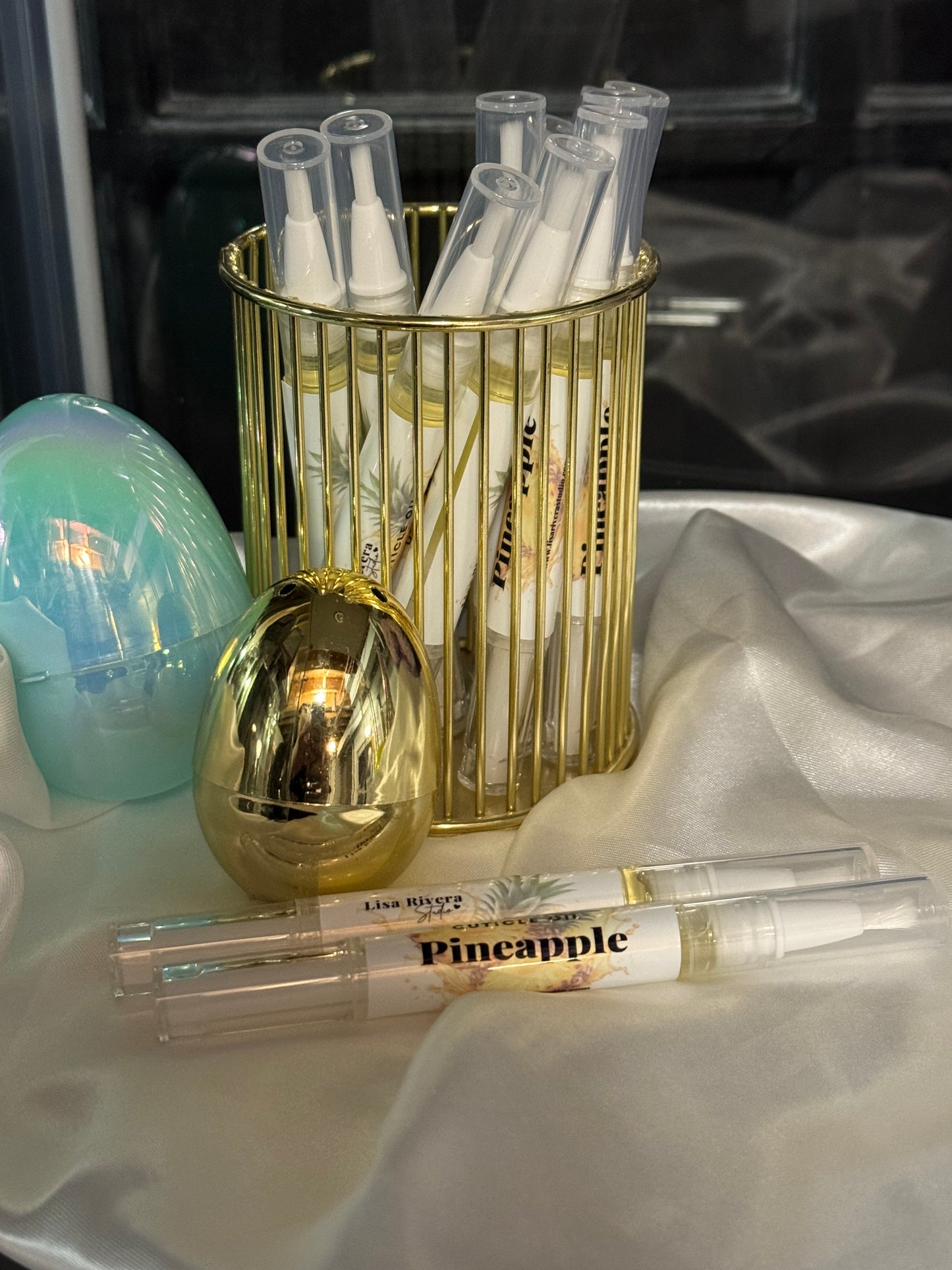 Pineapple cuticle oil